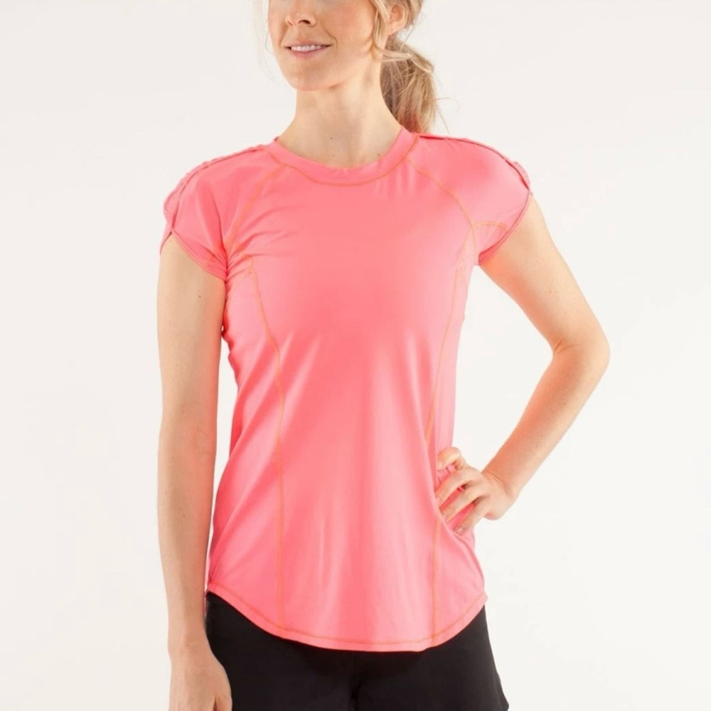 Lululemon Run Sun Sprinter Short Sleeve Top in Flashlight Size 2
